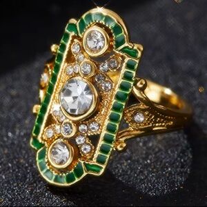 Vintage-Inspired Gold and Green Ring